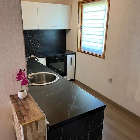 Forest House Vares
